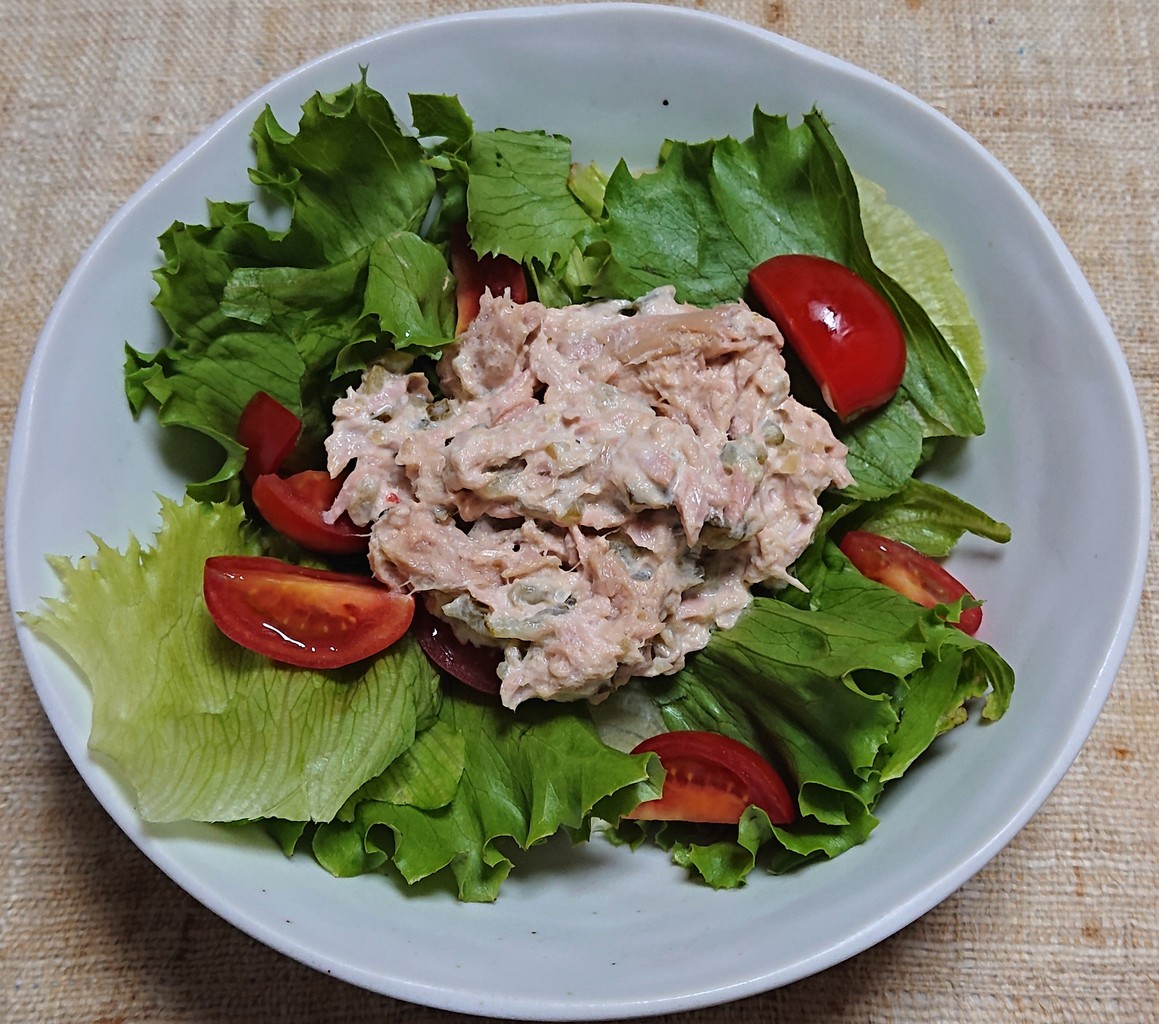 ツナとレタスのサラダ ヒラマサの刺身 ぶつぶつもぐもぐ 日々の食生活とか云々