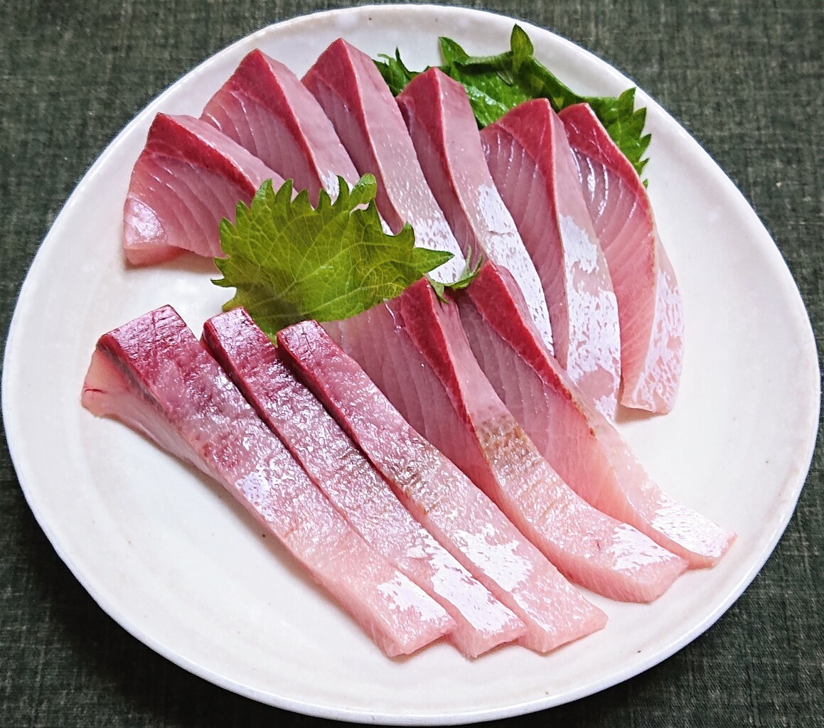 タコとキュウリの梅風味和え ハマチの刺身 ぶつぶつもぐもぐ 日々の食生活とか云々 タコとキュウリの梅風味和え ハマチの刺身 ぶつぶつもぐもぐ 日々の食生活とか云々