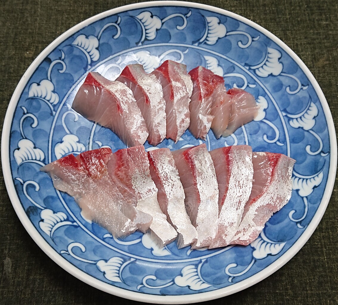 鶏皮と新生姜の甘辛煮 カンパチの刺身 ぶつぶつもぐもぐ 日々の食生活とか云々 鶏皮と新生姜の甘辛煮 カンパチの刺身 ぶつぶつもぐもぐ 日々の食生活とか云々