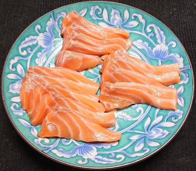 ミョウガとブナシメジの卵とじ汁 アトランティックサーモンの刺身 ぶつぶつもぐもぐ 日々の食生活とか云々