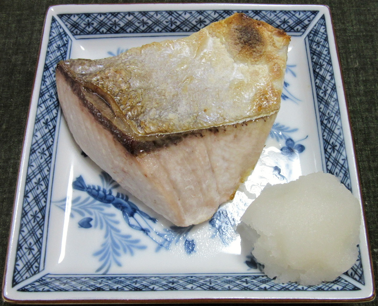 新しいガスコンロのグリルで 天然ブリの塩焼き ぶつぶつもぐもぐ 日々の食生活とか云々 新しいガスコンロのグリルで 天然ブリの塩焼き ぶつぶつもぐもぐ 日々の食生活とか云々