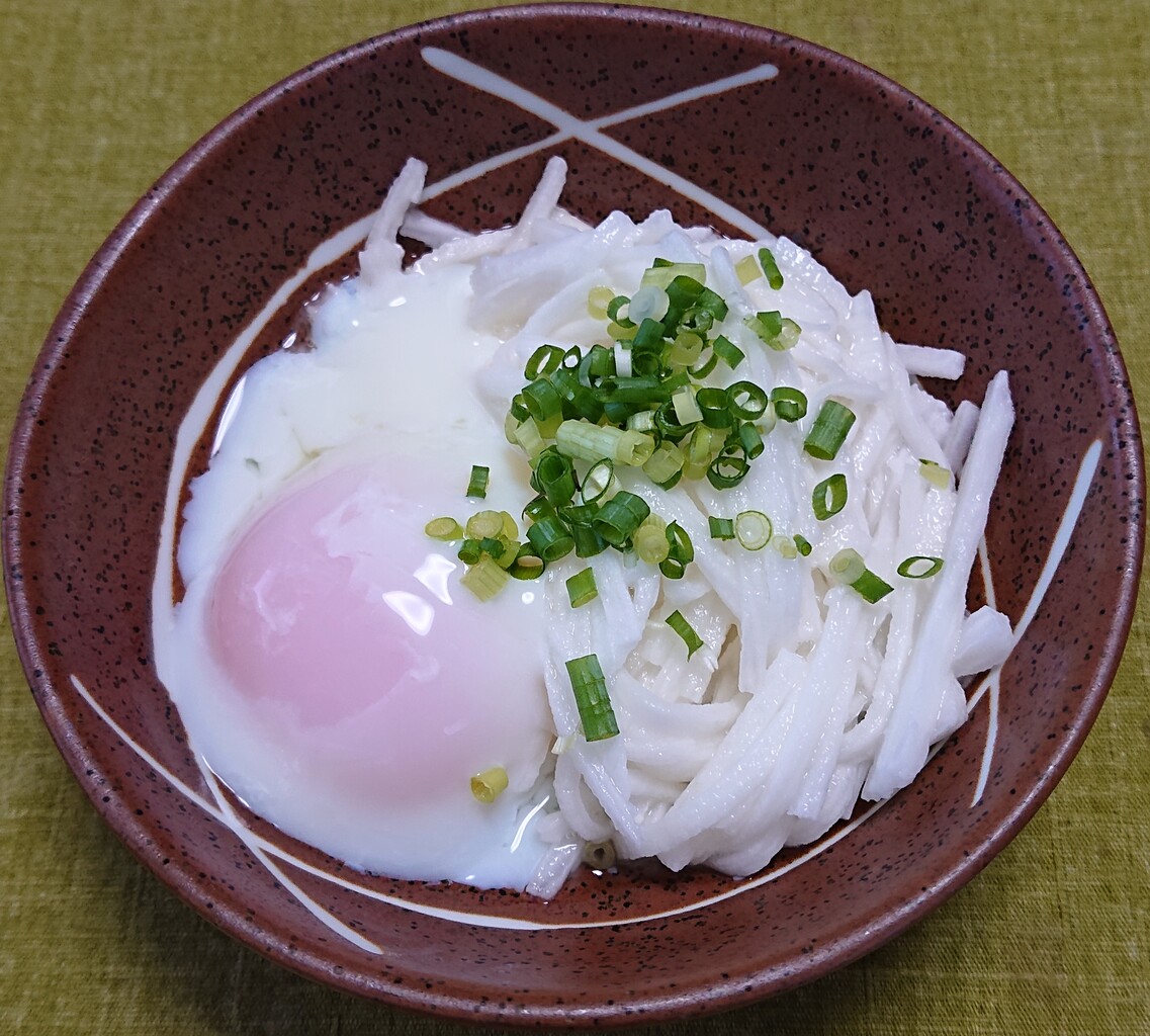 細切り長芋と温泉玉子の小鉢 カツオの刺身 ぶつぶつもぐもぐ 日々の食生活とか云々
