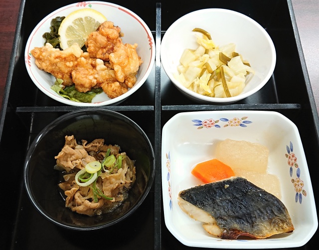 ホッケの塩焼き 牛肉と玉ネギの甘辛煮他の弁当 ぶつぶつもぐもぐ 日々の食生活とか云々 ホッケの塩焼き 牛肉と玉ネギの甘辛煮他の弁当 ぶつぶつもぐもぐ 日々の食生活とか云々