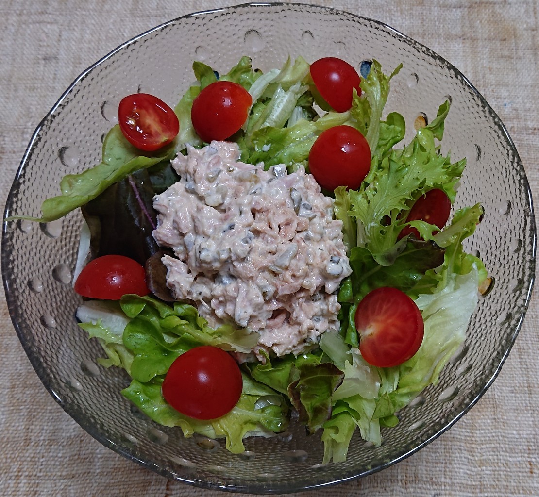 ツナと3種のレタスのサラダ ぶつぶつもぐもぐ 日々の食生活とか云々