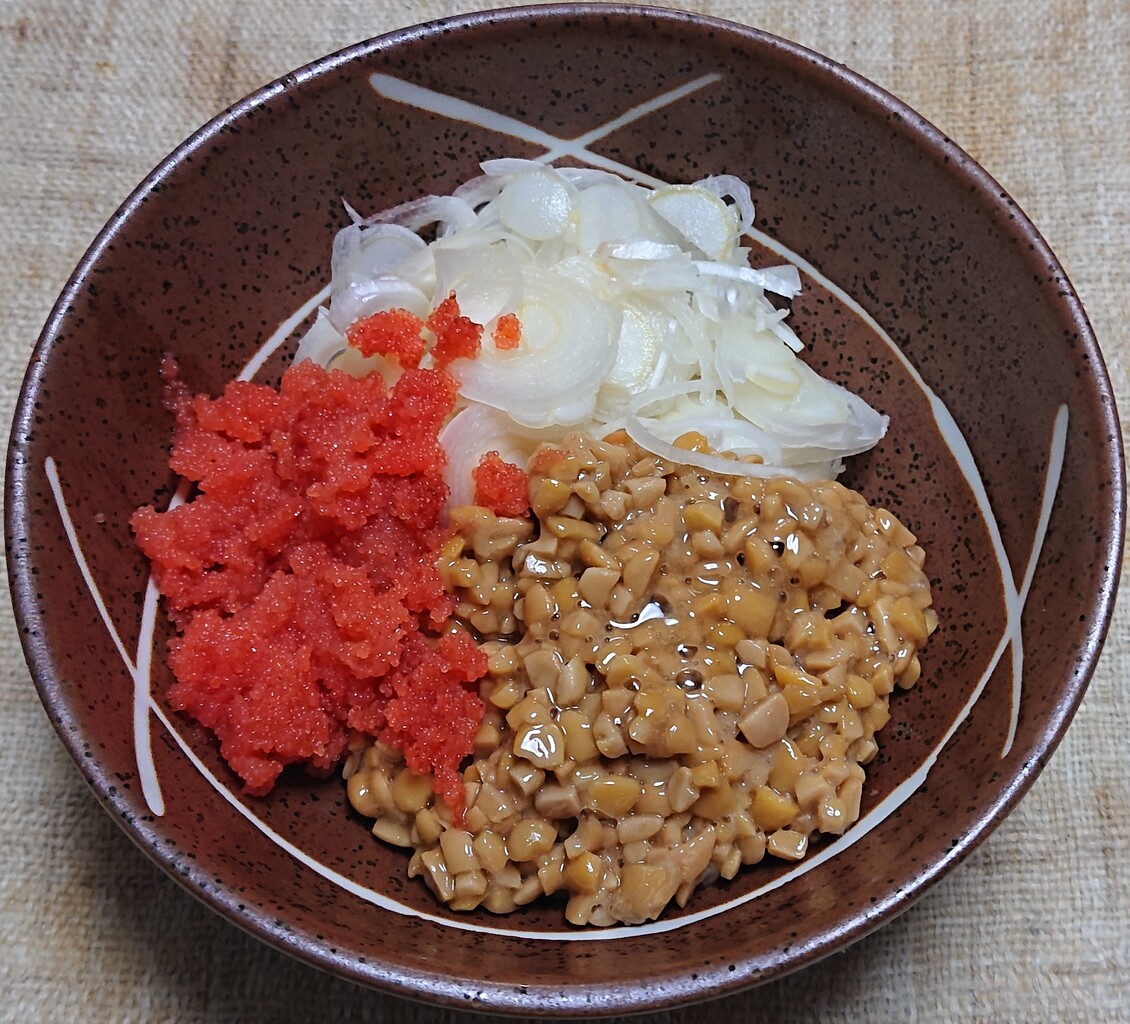 辛子明太子とひきわり納豆と刻みねぎの小鉢 ぶつぶつもぐもぐ 日々の食生活とか云々