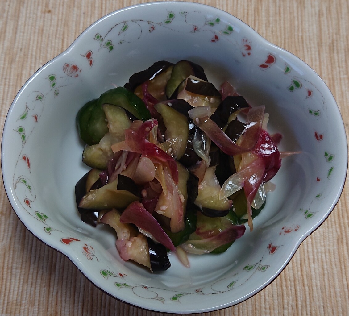 ナスとキュウリとミョウガの梅酢味 ぶつぶつもぐもぐ 日々の食生活とか云々 ナスとキュウリとミョウガの梅酢味 ぶつぶつもぐもぐ 日々の食生活とか云々