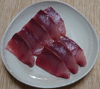 天然ハマチの刺身となめろう ひとり居酒屋1日目 その2 ぶつぶつもぐもぐ 日々の食生活とか云々