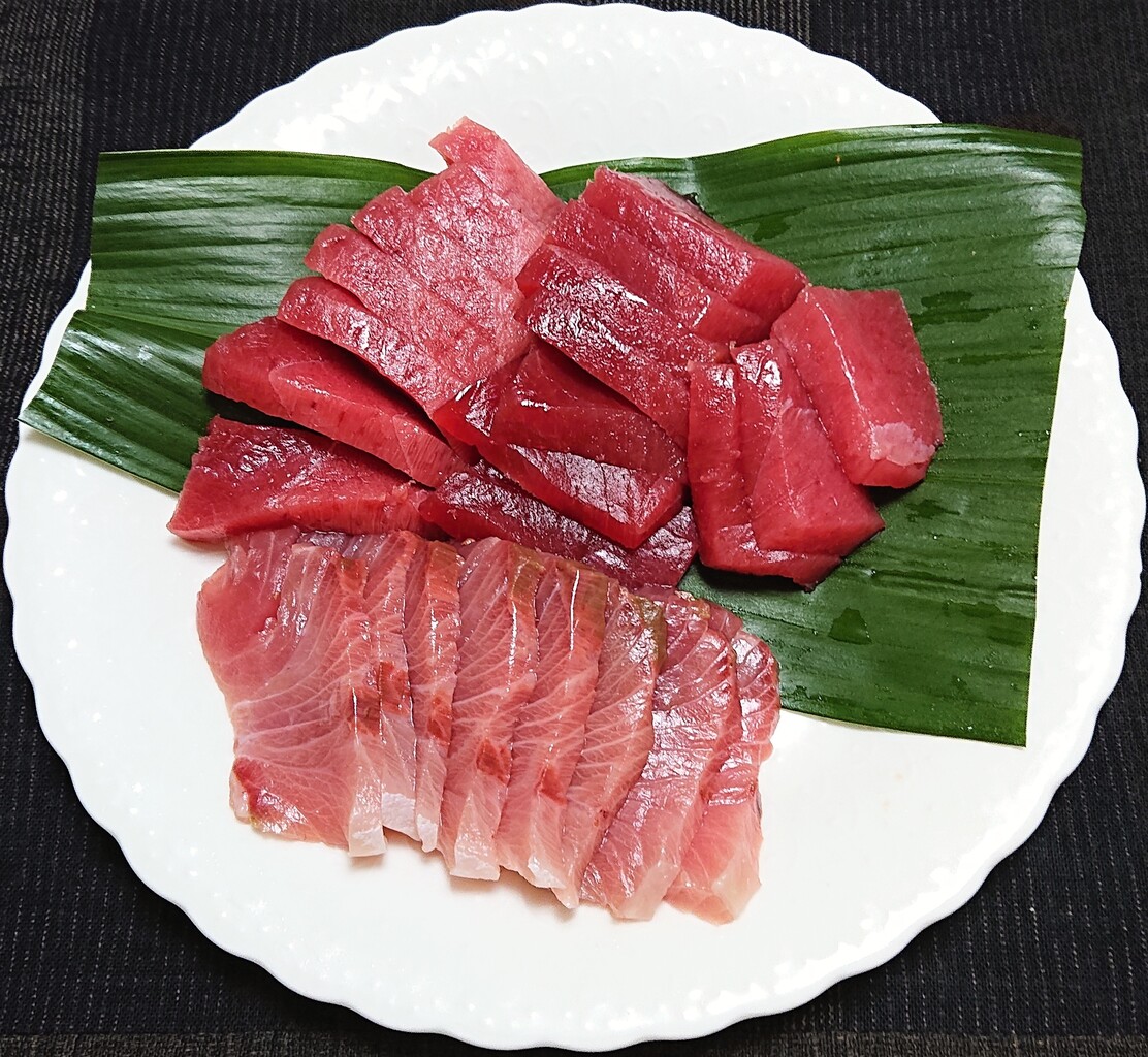 ツナとスナップエンドウ他のサラダ マグロとブリの刺身 ぶつぶつもぐもぐ 日々の食生活とか云々