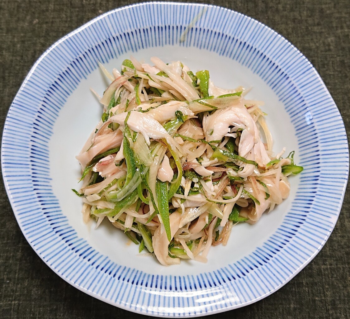 休日のひとり居酒屋 その2 蒸し鶏と細切り野菜の和風サラダ ぶつぶつもぐもぐ 日々の食生活とか云々 休日のひとり居酒屋 その2 蒸し鶏と細切り野菜の和風サラダ ぶつぶつもぐもぐ 日々の食生活とか云々