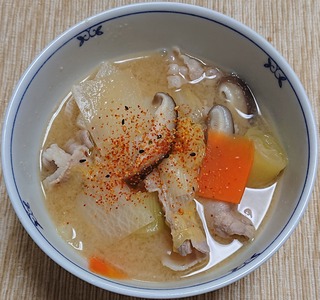 具だくさんの豚汁 ぶつぶつもぐもぐ 日々の食生活とか云々 具だくさんの豚汁 ぶつぶつもぐもぐ 日々の食生活とか云々