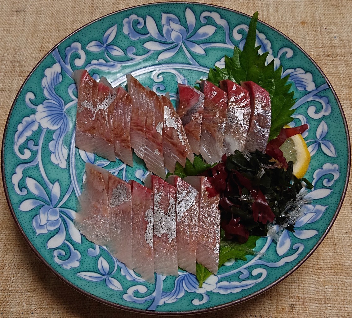 ツナとレタスのサラダ ヒラマサの刺身 ぶつぶつもぐもぐ 日々の食生活とか云々 ツナとレタスのサラダ ヒラマサの刺身 ぶつぶつもぐもぐ 日々の食生活とか云々