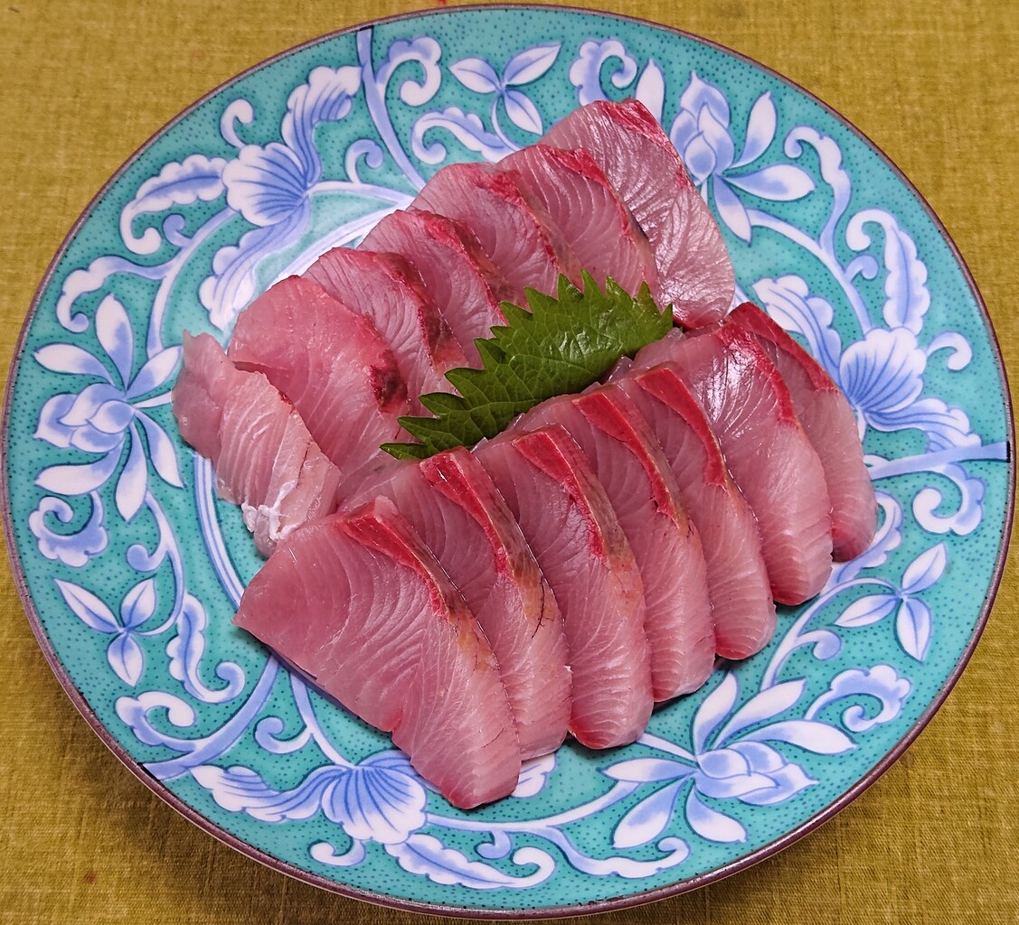ちくわと小松菜とブナシメジの白だし煮 ハマチの刺身 ぶつぶつもぐもぐ 日々の食生活とか云々