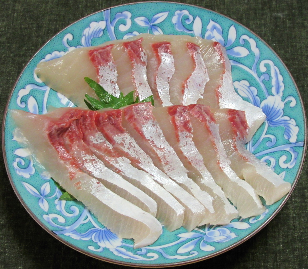 小松菜と油揚げの煮物 カンパチの刺身 ぶつぶつもぐもぐ 日々の食生活とか云々