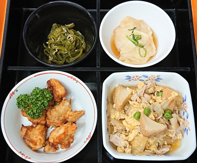 豚肉と厚揚げの卵とじ 他の弁当 ぶつぶつもぐもぐ 日々の食生活とか云々 豚肉と厚揚げの卵とじ 他の弁当 ぶつぶつもぐもぐ 日々の食生活とか云々