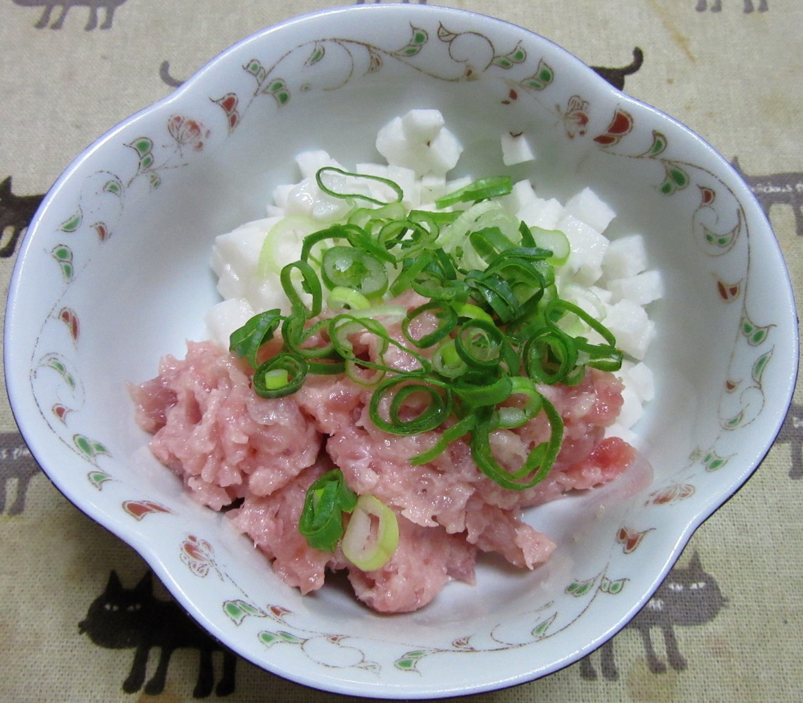 マグロのたたきと刻み長芋の小鉢 ぶつぶつもぐもぐ 日々の食生活とか云々