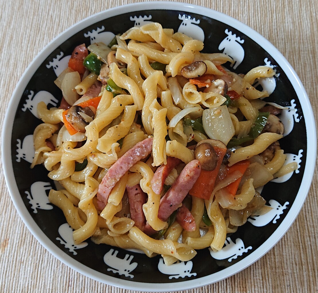 ウインナー入り野菜炒めとペンネリーチェ ぶつぶつもぐもぐ 日々の食生活とか云々