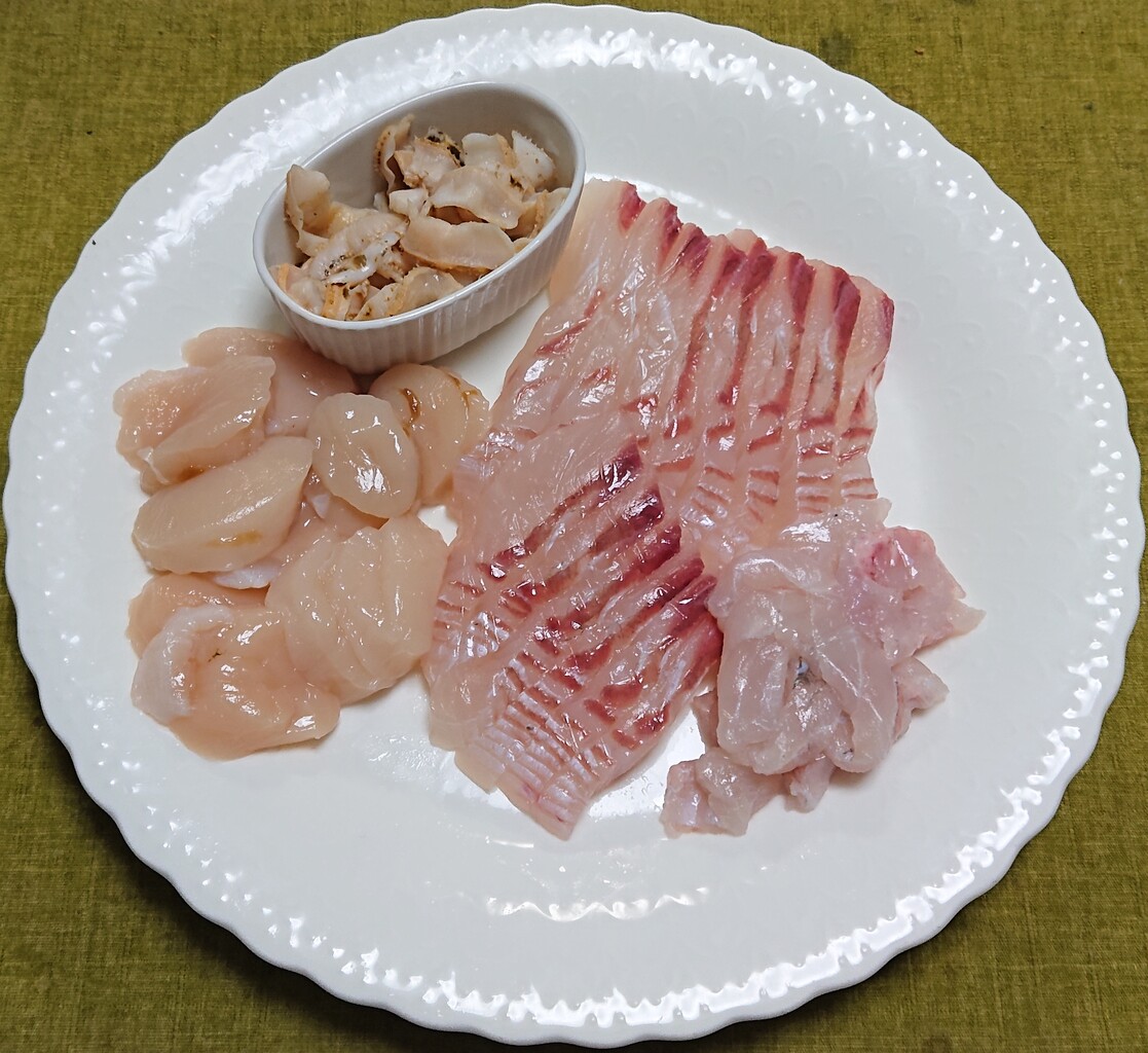 茹でキャベツの梅風味和え 刺身の盛り合わせ ぶつぶつもぐもぐ 日々の食生活とか云々