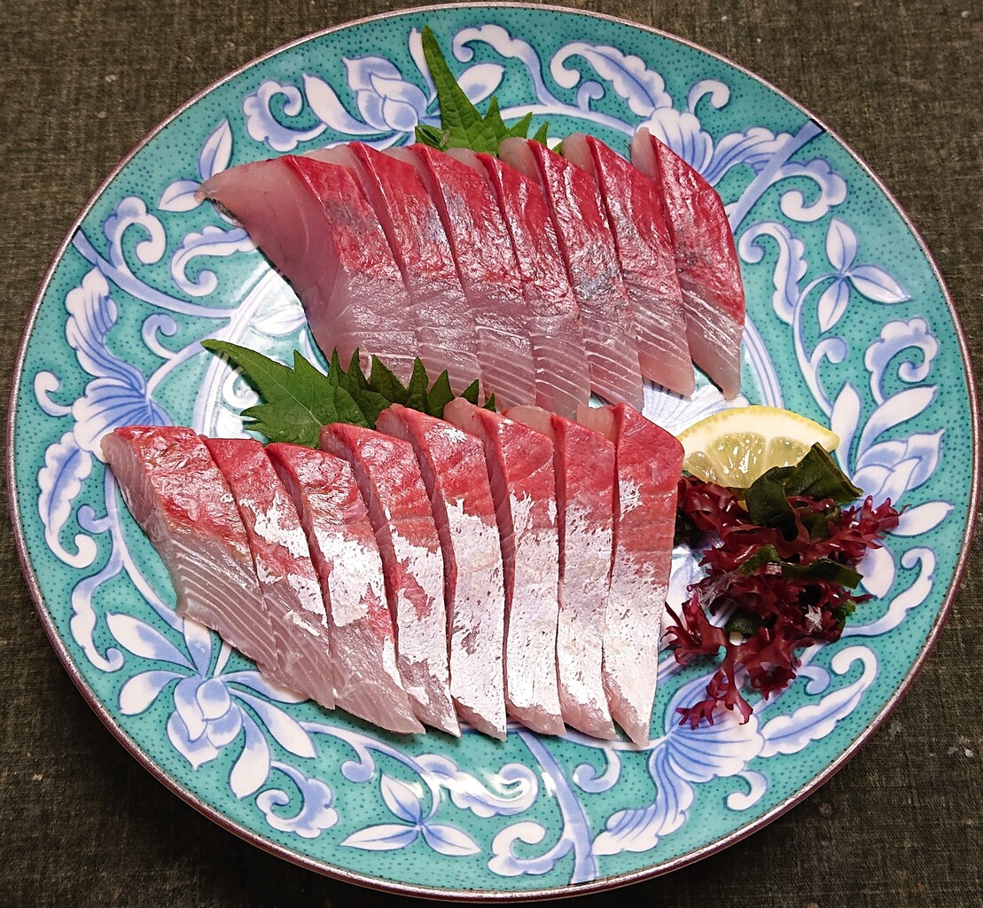 牛すじ肉の甘辛煮 ヒラマサの刺身 ぶつぶつもぐもぐ 日々の食生活とか云々 牛すじ肉の甘辛煮 ヒラマサの刺身 ぶつぶつもぐもぐ 日々の食生活とか云々