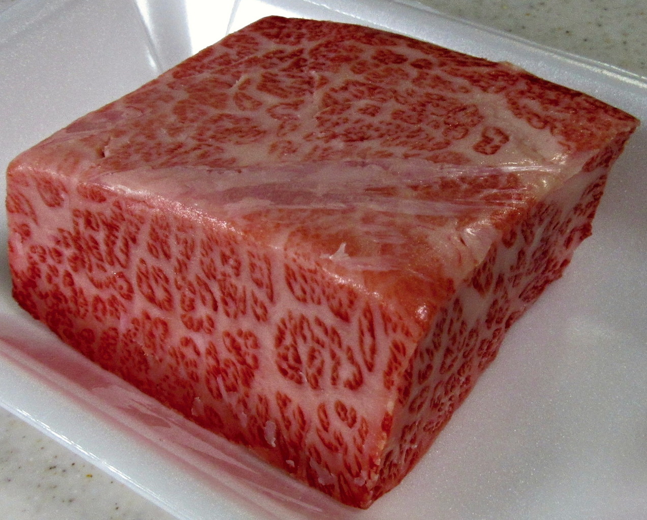 霜降り和牛のブロックで、牛肉のたたき : ぶつぶつもぐもぐ 日々の食生活とか云々