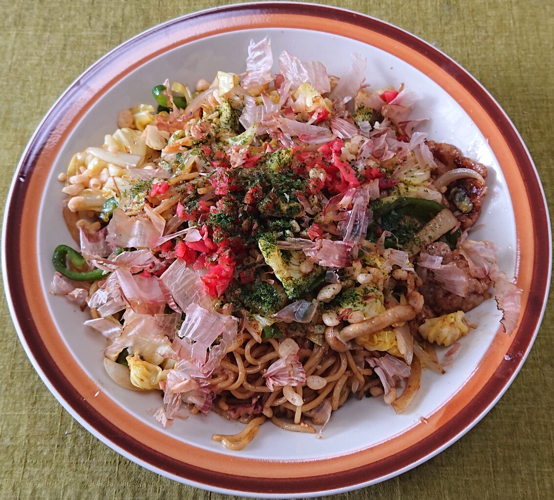 マルちゃんのソース焼そばで昼ごはん ぶつぶつもぐもぐ 日々の食生活とか云々 マルちゃんのソース焼そばで昼ごはん ぶつぶつもぐもぐ 日々の食生活とか云々