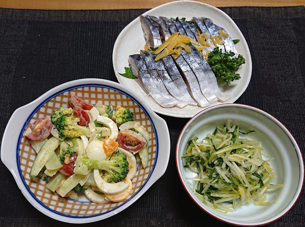 ゆで卵とブロッコリー他のサラダ 水菜と大根の生からすみ和え きずし ぶつぶつもぐもぐ 日々の食生活とか云々