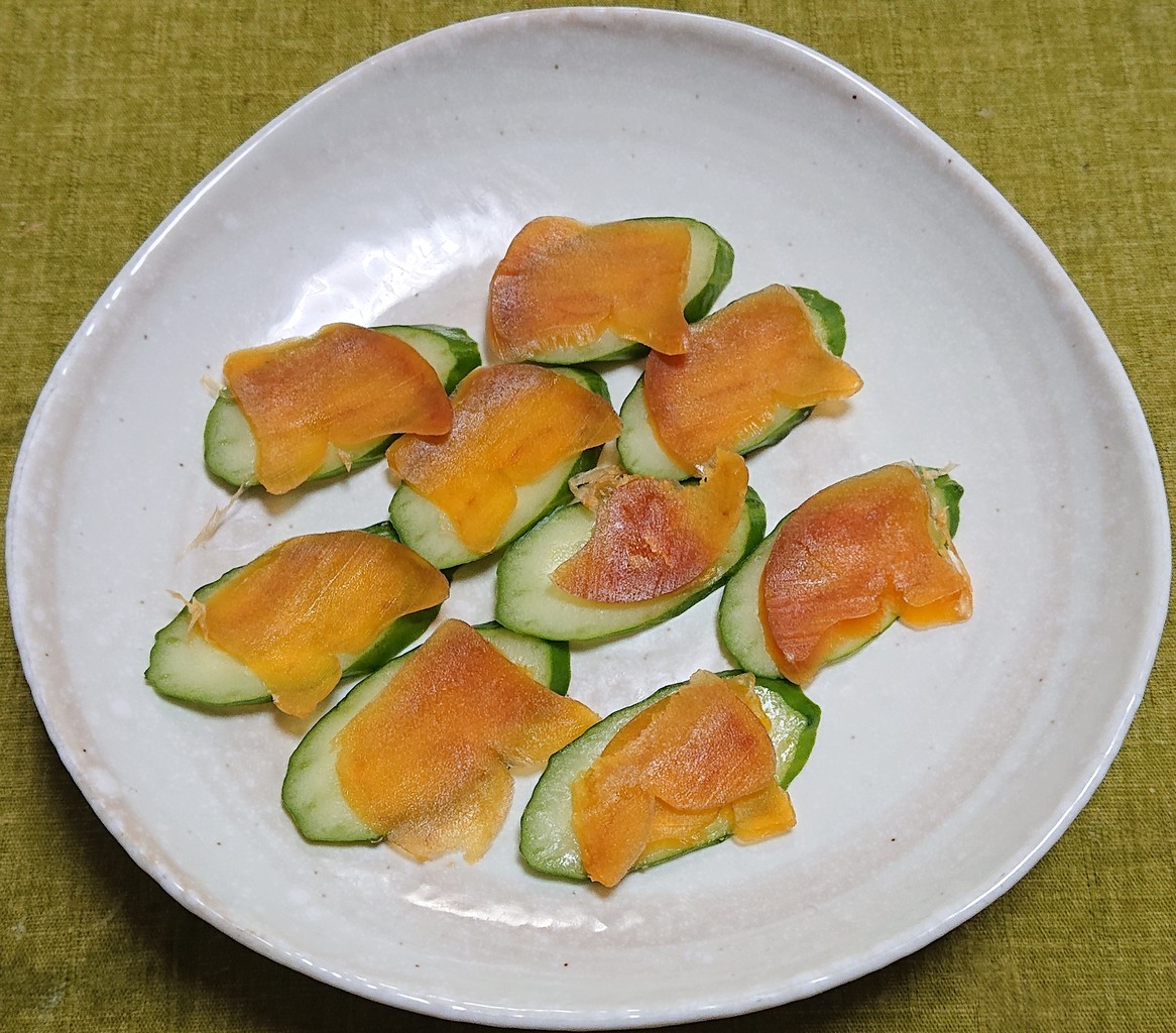 薬味多めのマグロのたたき からすみキュウリ ぶつぶつもぐもぐ 日々の食生活とか云々 薬味多めのマグロのたたき からすみキュウリ ぶつぶつもぐもぐ 日々の食生活とか云々