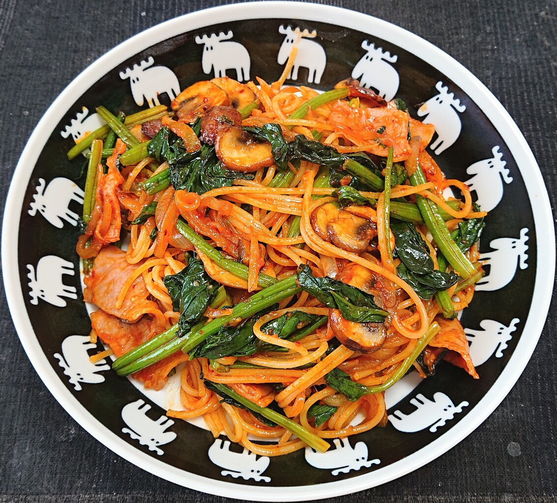 ベーコンとほうれん草のトマトソースパスタ ぶつぶつもぐもぐ 日々の食生活とか云々