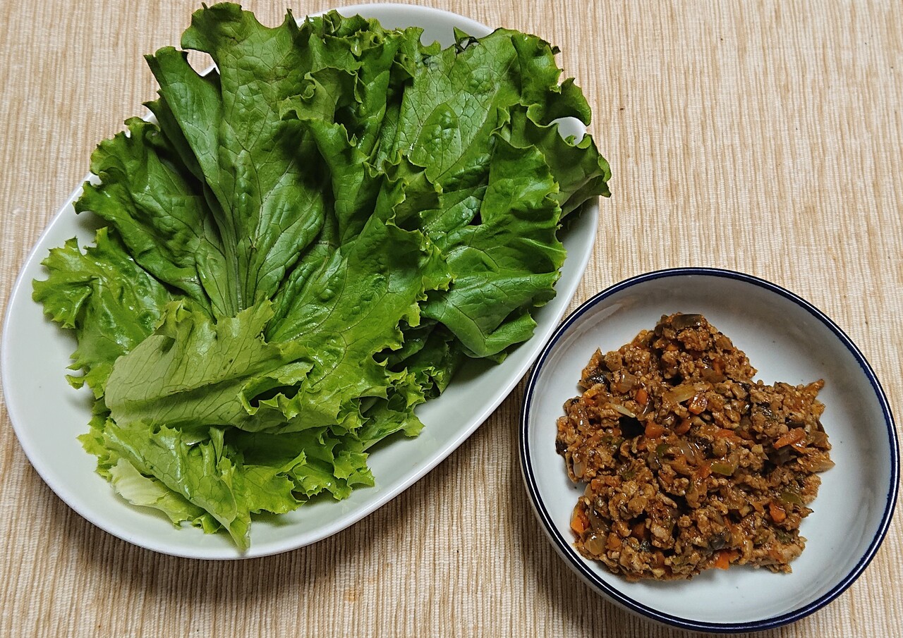 キーマカレーのグリーンリーフレタス包み ぶつぶつもぐもぐ 日々の食生活とか云々