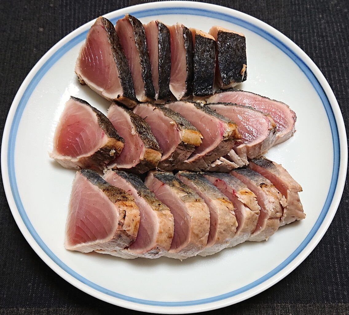 鮭ハラス焼き ヨコワのたたき ぶつぶつもぐもぐ 日々の食生活とか云々 鮭ハラス焼き ヨコワのたたき ぶつぶつもぐもぐ 日々の食生活とか云々