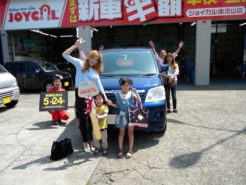 【画像】ギャルさんの納車式の家族写真、ガチでカタギとは思えないｗｗｗｗｗｗｗｗｗｗ