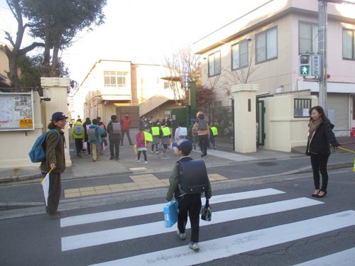 【悲報】女子小学生の「こんにちはー」、ガチで不審者への声かけ運動だったｗｗｗｗｗｗｗｗｗｗ
