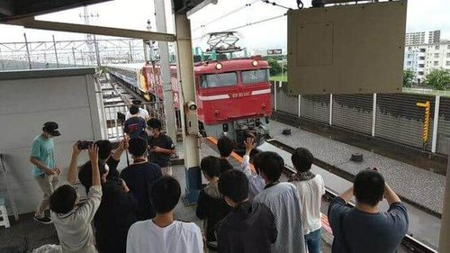 【悲報】撮り鉄さん、陽キャに妨害されるもガチで何も言えず泣き寝入りしてしまうｗｗｗｗｗｗｗｗｗｗ