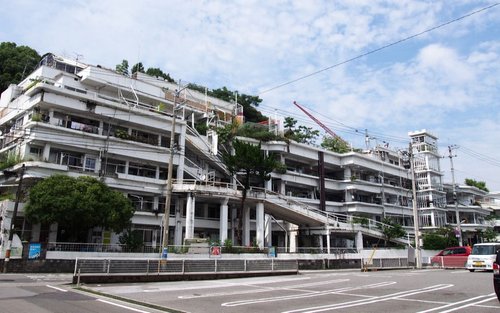 【悲報】一軒家←木材と断熱材さえ準備できれば自力で作れそうな感じするよな