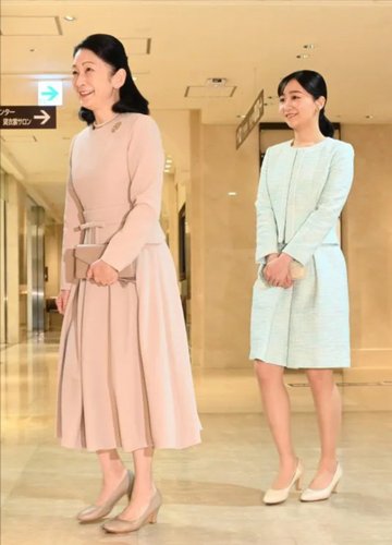 【朗報】佳子さま(31)、まだ膝小僧出してもイケるｗｗｗｗｗｗｗｗｗｗ