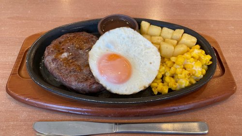 【悲報】サイゼリヤのハンバーグって正直不味いよな