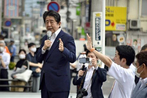 【困惑】警察関係者さん「山上は『アベーー！』と叫んで撃ってこないからSPの対応が遅れた」・・・・・・・・・