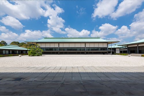 【困惑】高市内閣さん、一般人を養子にして皇族にする伝統破壊へ・・・・・・・・・
