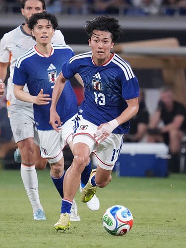 【困惑】中村敬斗さん、ソックスを下げて履く理由が判明