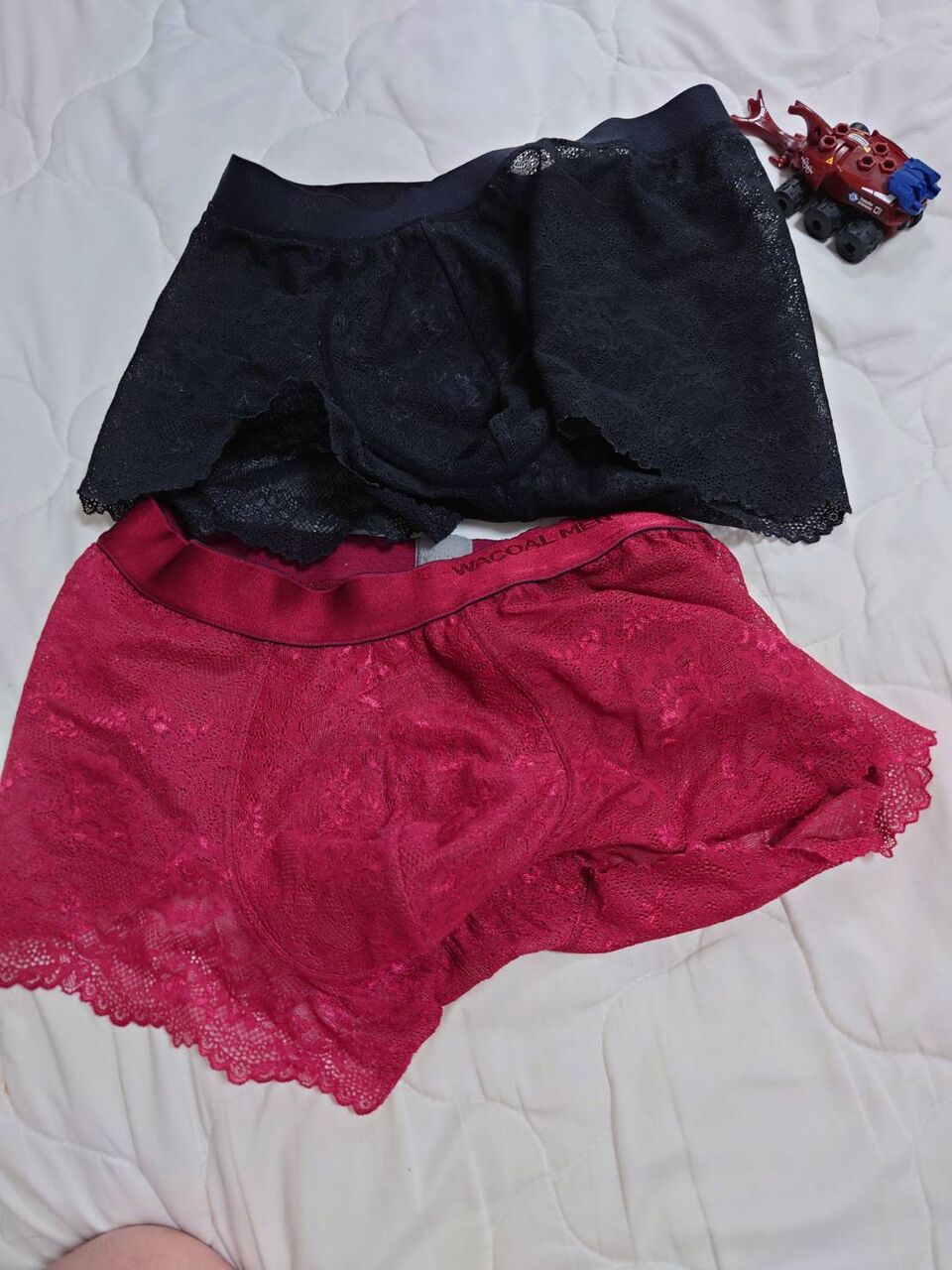 【衝撃】ドンキの男用レースパンティ、なんJ民の体感で「3人中2人は履いとる」らしい・・・・・・・・・