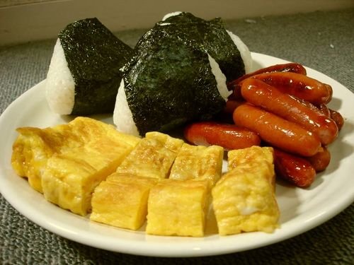 【悲報】夫「ウインナーで飯が食えるか！！」妻「えっ…（カエル化）」これ妻が悪いんか？！ｗｗｗｗｗｗｗｗｗｗ