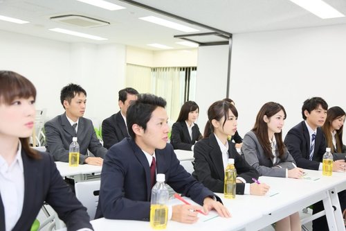 【悲報】新入社員さん、既に6人中2人が退社してしまうｗｗｗｗｗｗｗｗｗｗ