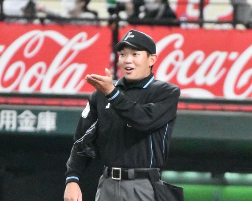 【悲報】川上拓斗審判員さん、バット直撃で緊急手術→集中治療室送り・・・・・・・・・