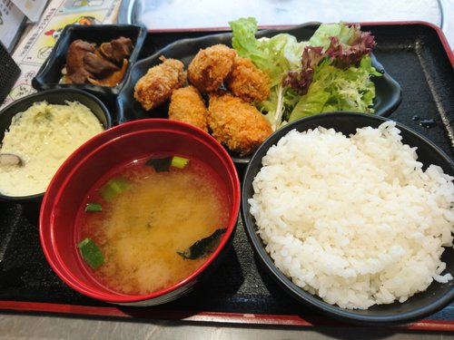 【悲報】ベトナム人さん「日本の食べ物、ガチで過大評価されてる」・・・・・・・・・