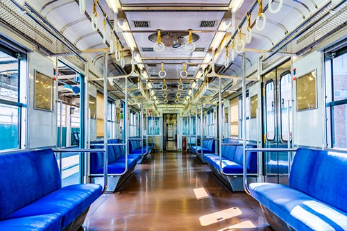 【衝撃】電車のオバハンさん、遂に人が座っている上に座り始めるｗｗｗｗｗｗｗｗｗｗ