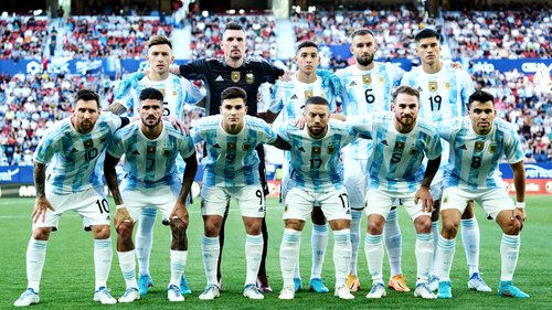 【悲報】イングランドに勝利したアルゼンチン代表「フォークランドは俺達のものだ」と掲げてしまう