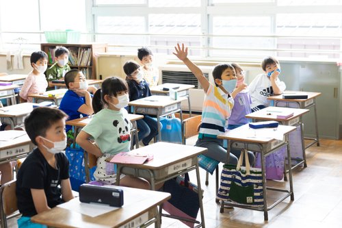 【悲報】33歳小学校教諭さん、25日間無断欠勤して全国野宿の旅に出てしまう・・・・・・・・・