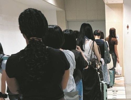 【悲報】政府さん「女性用トイレの行列、国がなんとかしたるで！」ｗｗｗｗｗｗｗｗｗｗ