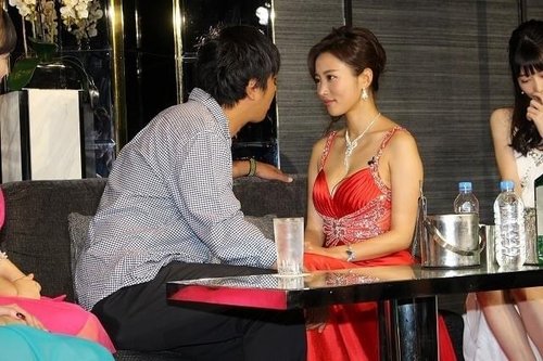 【悲報】キャバ嬢さん「キャバ嬢は芸能人・アイドルと同じカテゴリーです」←炎上ｗｗｗｗｗｗｗｗｗｗ