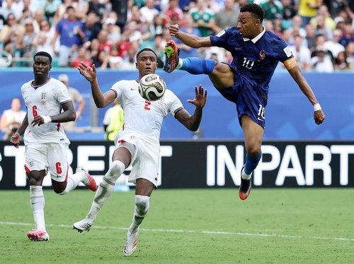 【衝撃】W杯3決、フランスが0-4から猛反撃もサカさんハットでイングランドが6-4逃げ切りｗｗｗｗｗｗｗｗｗｗ