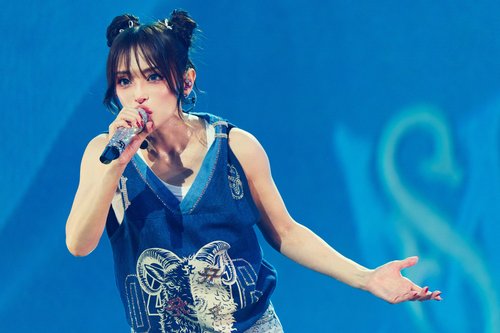 【画像】浜崎あゆみさん、俺たちの知らない謎の人物になってしまうのサムネイル